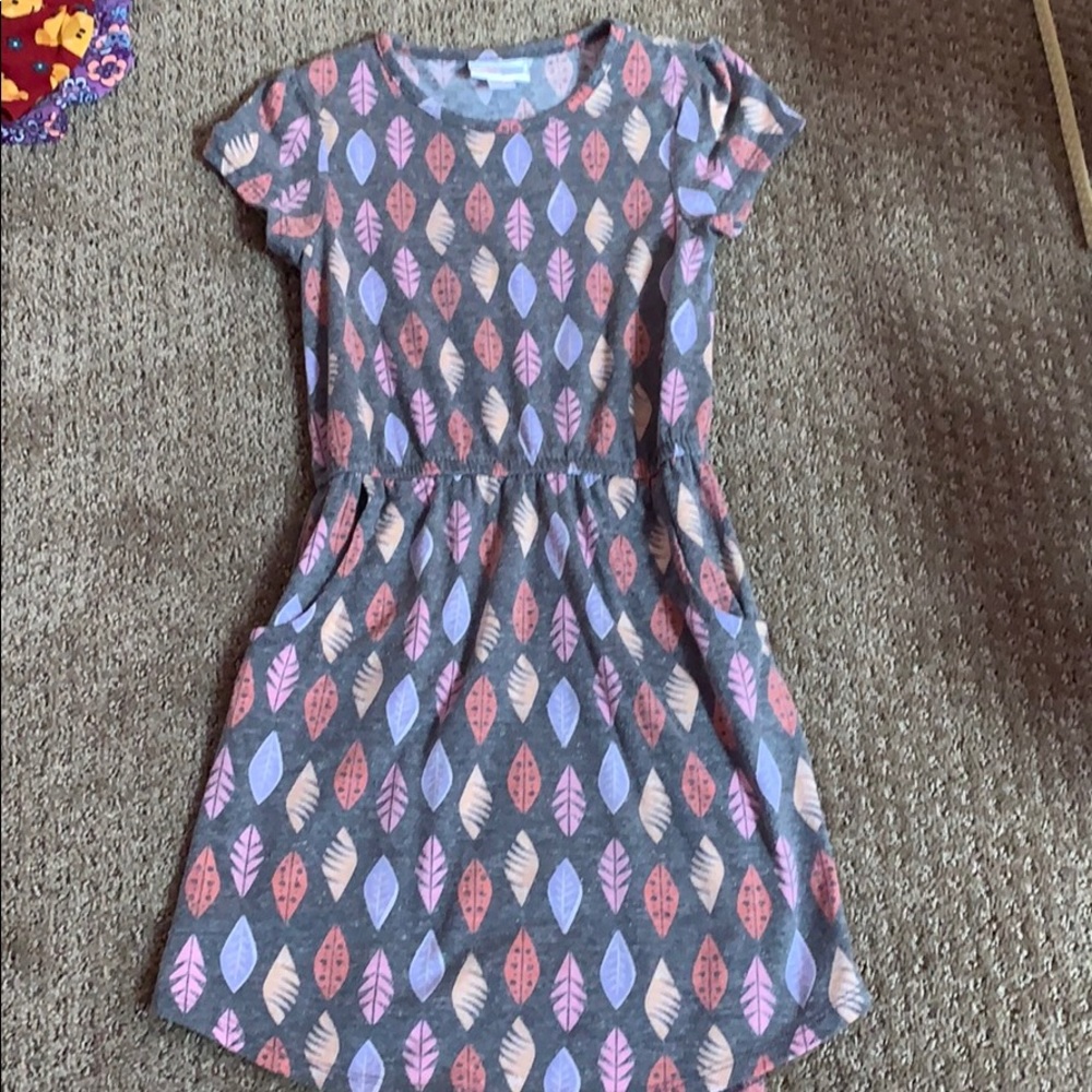 Great Used Condition Mae with leaf design.